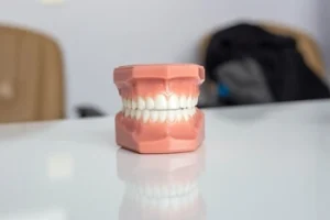 advantages cons of denture