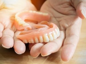 how to keep dentures clean set